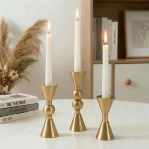 Lot de 3 bougeoirs dorés en laiton pour table