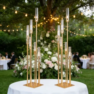 Lot de 5/12 chandeliers en métal doré à 8 têtes