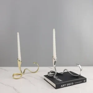 Bougeoirs en métal au design géométrique moderne