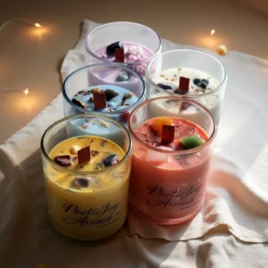 Bougie parfumée nordique en pot en verre avec fleurs séchées et pierres