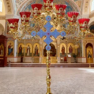Bougeoirs dorés pour activités religieuses et décoration de Noël