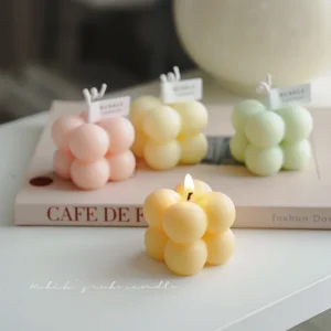 Petite bougie cube à bulles parfumée en cire de soja